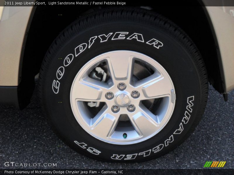 Light Sandstone Metallic / Pastel Pebble Beige 2011 Jeep Liberty Sport