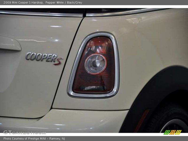 Pepper White / Black/Grey 2009 Mini Cooper S Hardtop