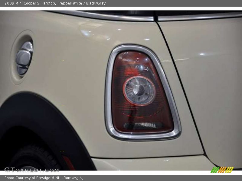 Pepper White / Black/Grey 2009 Mini Cooper S Hardtop