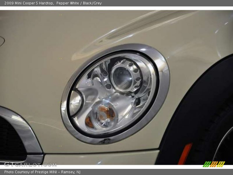 Pepper White / Black/Grey 2009 Mini Cooper S Hardtop