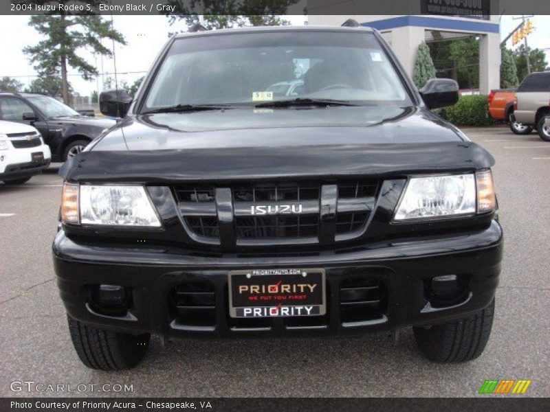 Ebony Black / Gray 2004 Isuzu Rodeo S