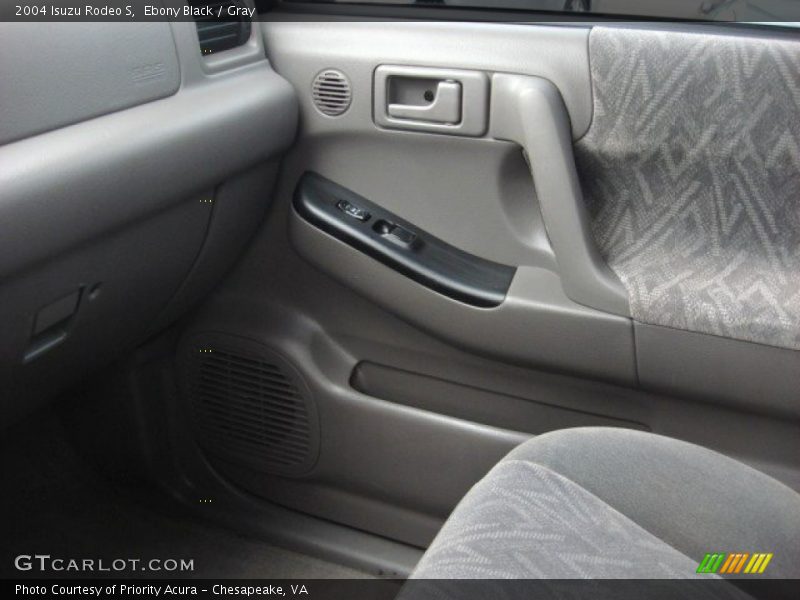 Ebony Black / Gray 2004 Isuzu Rodeo S