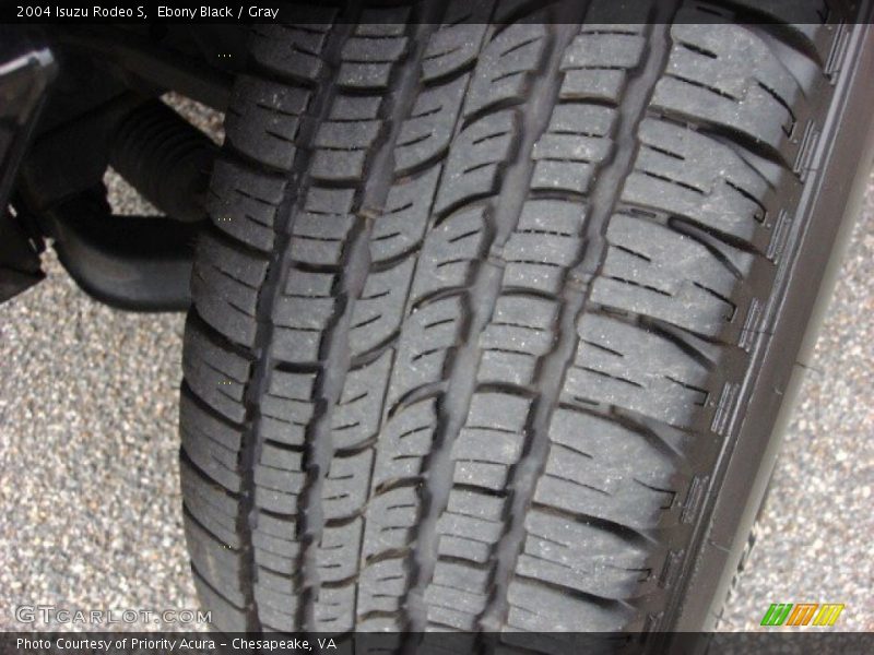 Ebony Black / Gray 2004 Isuzu Rodeo S