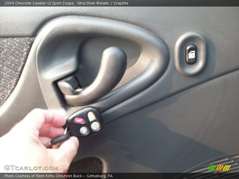 Ultra Silver Metallic / Graphite 2004 Chevrolet Cavalier LS Sport Coupe