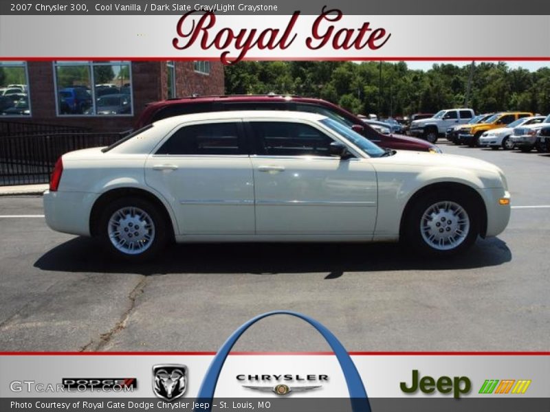Cool Vanilla / Dark Slate Gray/Light Graystone 2007 Chrysler 300