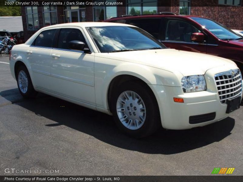 Cool Vanilla / Dark Slate Gray/Light Graystone 2007 Chrysler 300