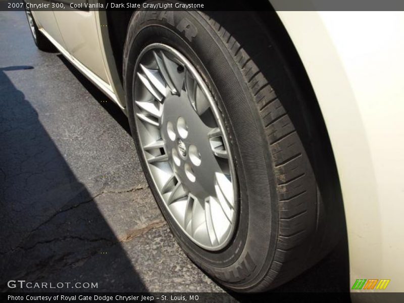 Cool Vanilla / Dark Slate Gray/Light Graystone 2007 Chrysler 300