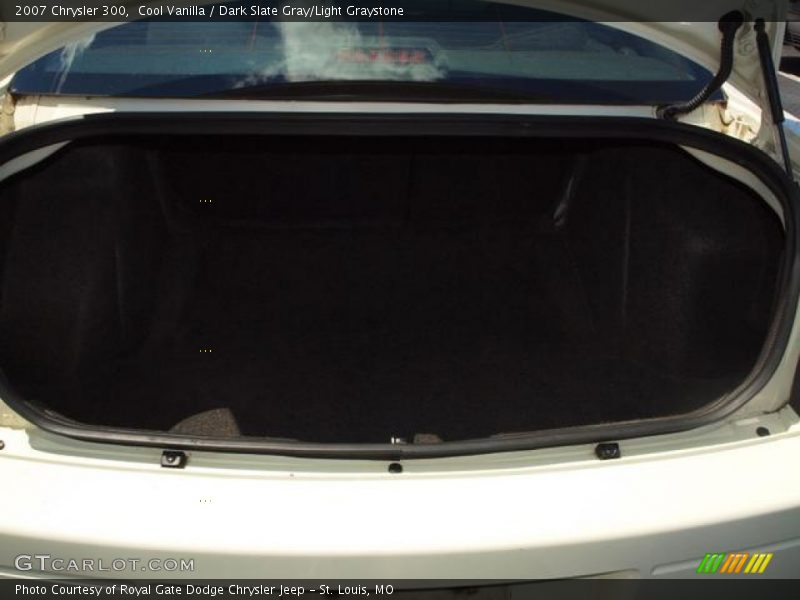 Cool Vanilla / Dark Slate Gray/Light Graystone 2007 Chrysler 300
