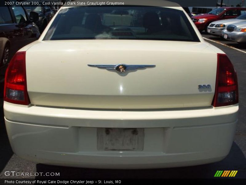 Cool Vanilla / Dark Slate Gray/Light Graystone 2007 Chrysler 300