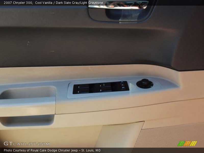 Cool Vanilla / Dark Slate Gray/Light Graystone 2007 Chrysler 300