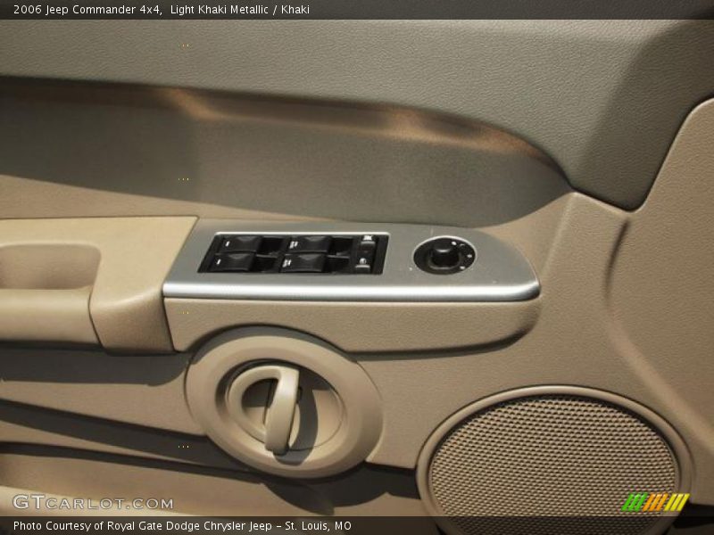 Light Khaki Metallic / Khaki 2006 Jeep Commander 4x4
