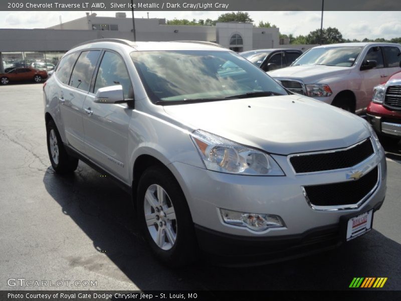 Silver Ice Metallic / Dark Gray/Light Gray 2009 Chevrolet Traverse LT AWD