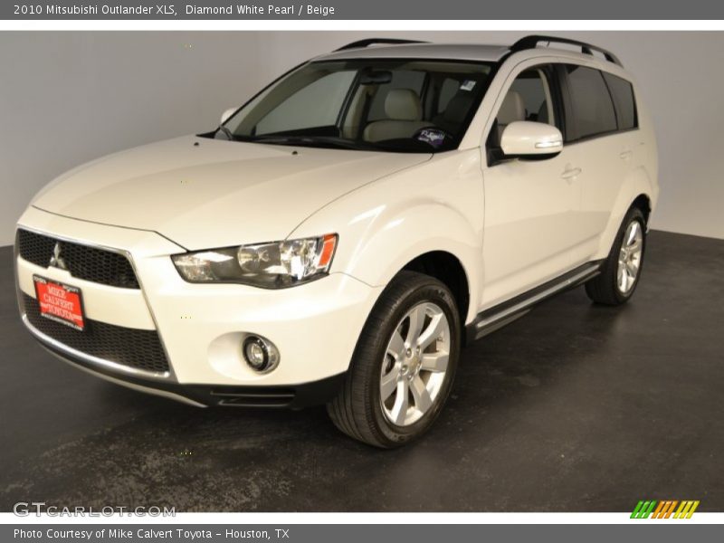 Diamond White Pearl / Beige 2010 Mitsubishi Outlander XLS
