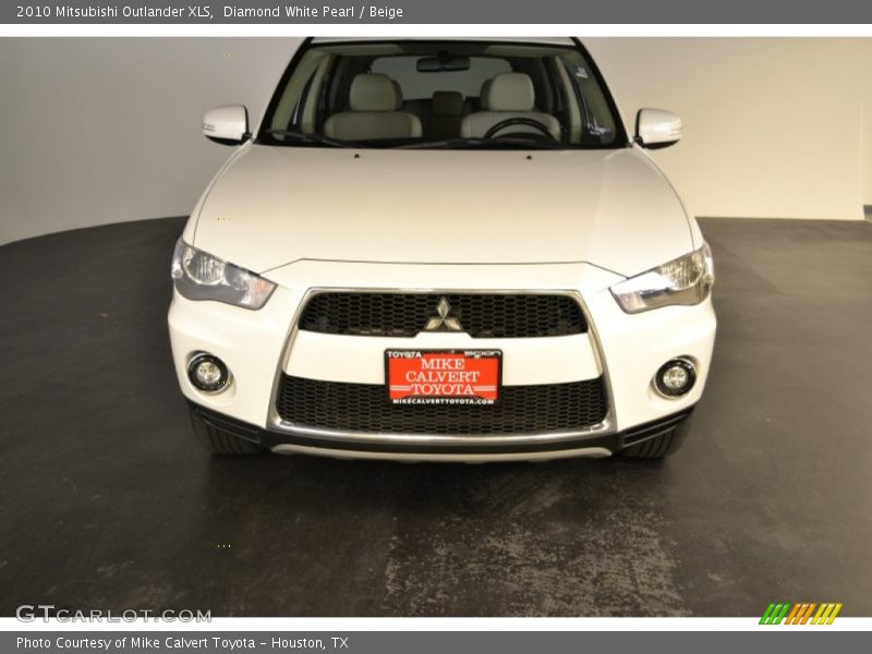 Diamond White Pearl / Beige 2010 Mitsubishi Outlander XLS