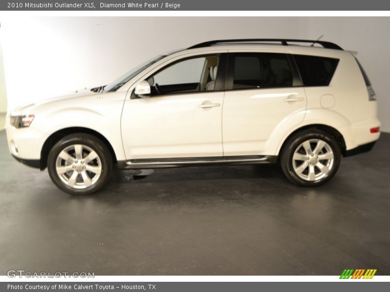 Diamond White Pearl / Beige 2010 Mitsubishi Outlander XLS