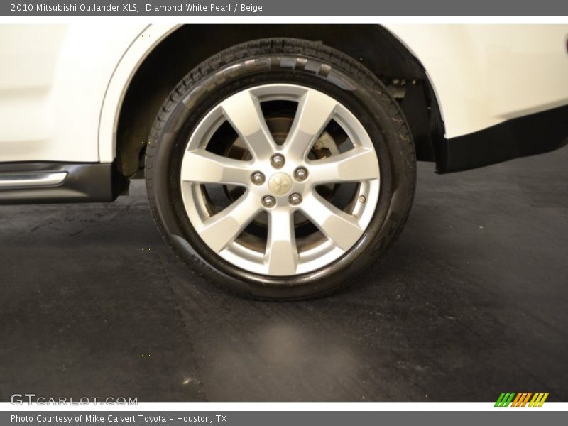 Diamond White Pearl / Beige 2010 Mitsubishi Outlander XLS