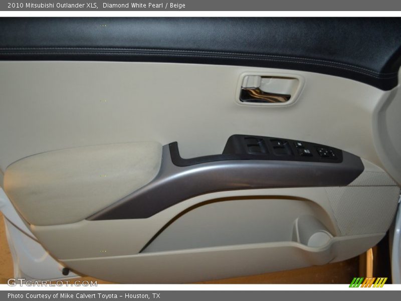 Diamond White Pearl / Beige 2010 Mitsubishi Outlander XLS