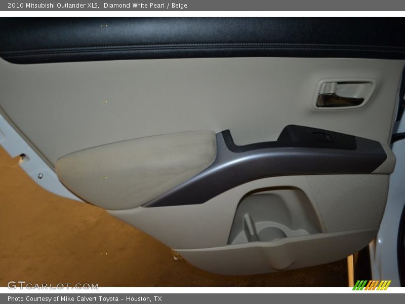 Diamond White Pearl / Beige 2010 Mitsubishi Outlander XLS