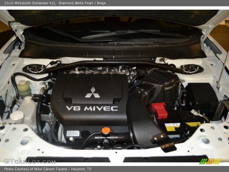 Diamond White Pearl / Beige 2010 Mitsubishi Outlander XLS