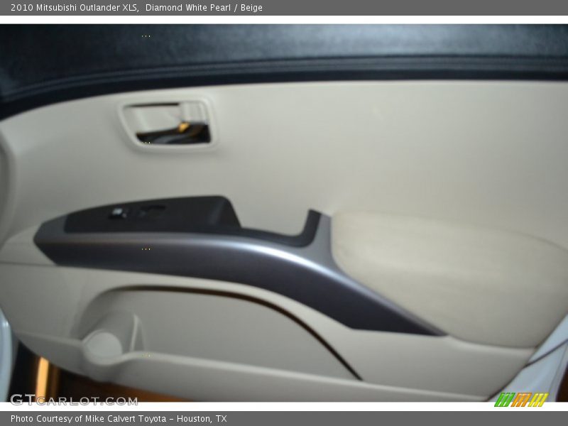 Diamond White Pearl / Beige 2010 Mitsubishi Outlander XLS