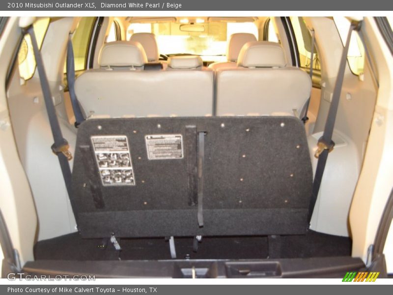 Diamond White Pearl / Beige 2010 Mitsubishi Outlander XLS