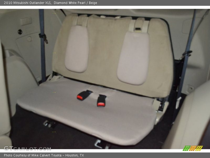 Diamond White Pearl / Beige 2010 Mitsubishi Outlander XLS