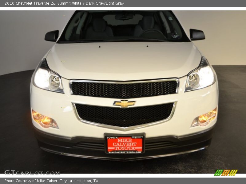 Summit White / Dark Gray/Light Gray 2010 Chevrolet Traverse LS