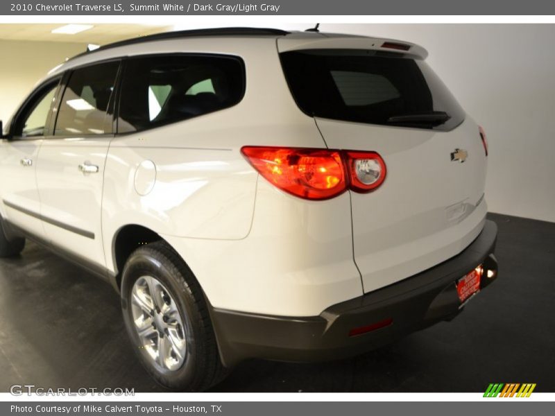 Summit White / Dark Gray/Light Gray 2010 Chevrolet Traverse LS