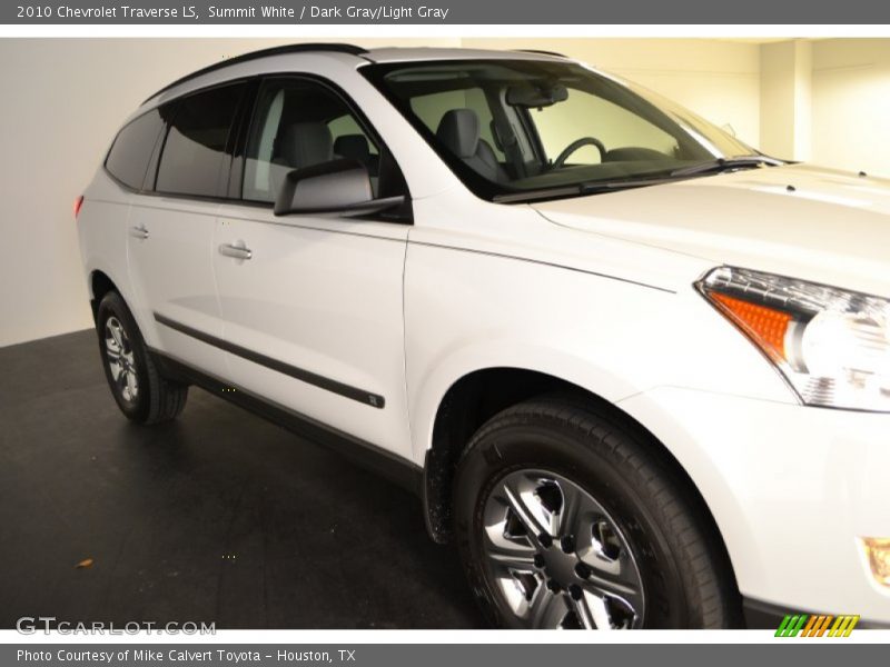 Summit White / Dark Gray/Light Gray 2010 Chevrolet Traverse LS
