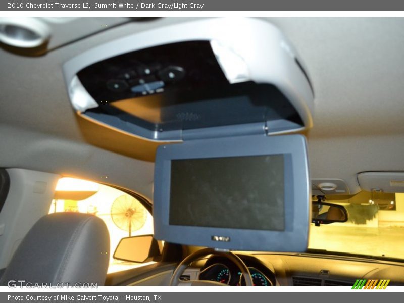 Summit White / Dark Gray/Light Gray 2010 Chevrolet Traverse LS