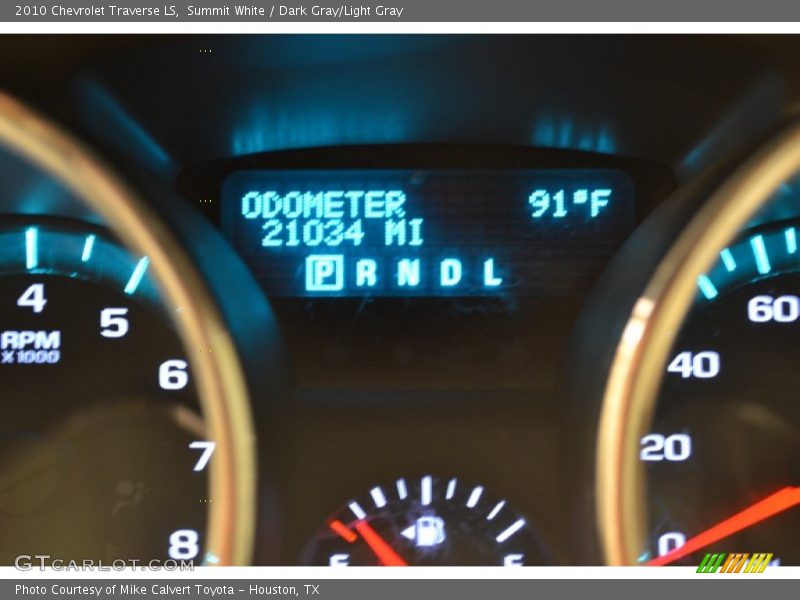 Summit White / Dark Gray/Light Gray 2010 Chevrolet Traverse LS