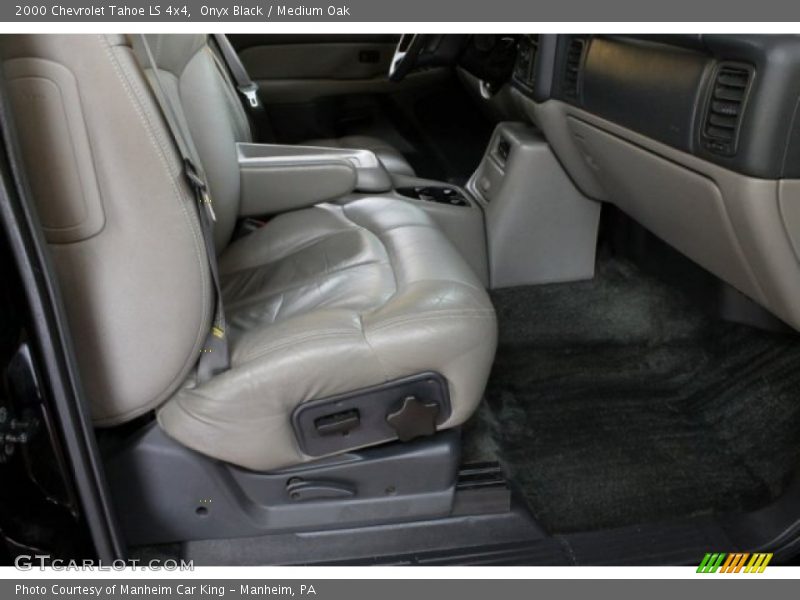 Onyx Black / Medium Oak 2000 Chevrolet Tahoe LS 4x4