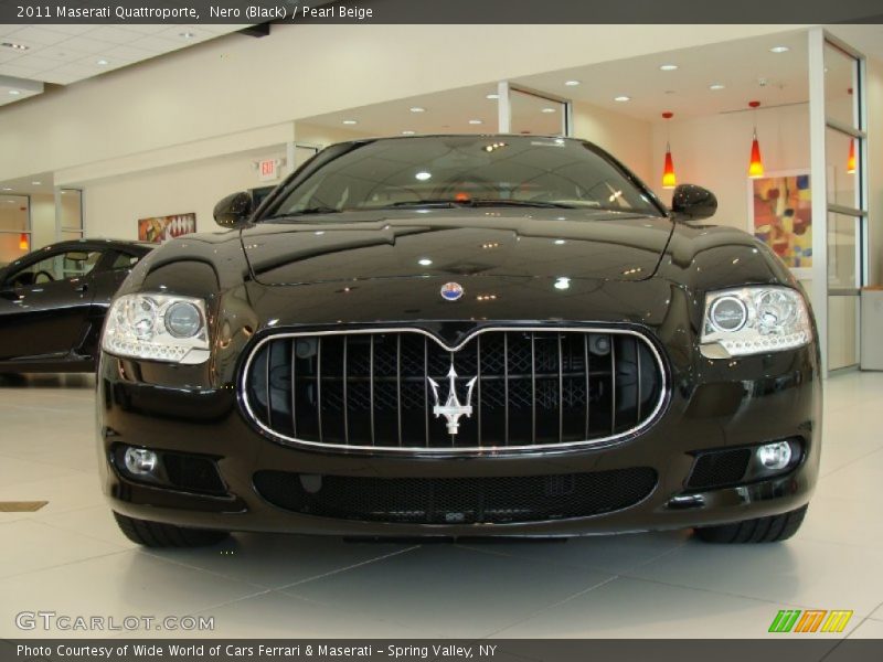 Nero (Black) / Pearl Beige 2011 Maserati Quattroporte