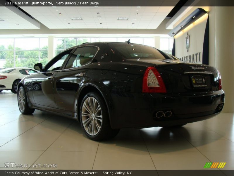Nero (Black) / Pearl Beige 2011 Maserati Quattroporte