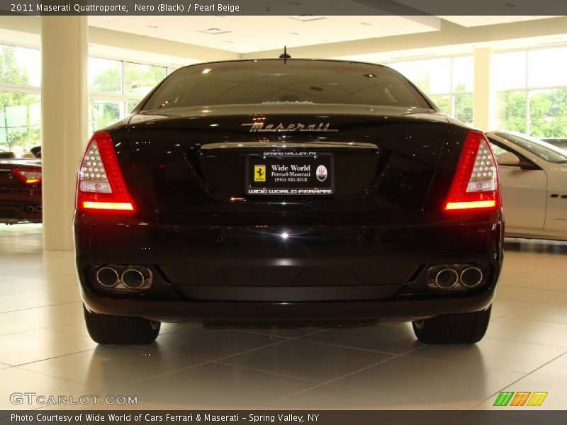 Nero (Black) / Pearl Beige 2011 Maserati Quattroporte