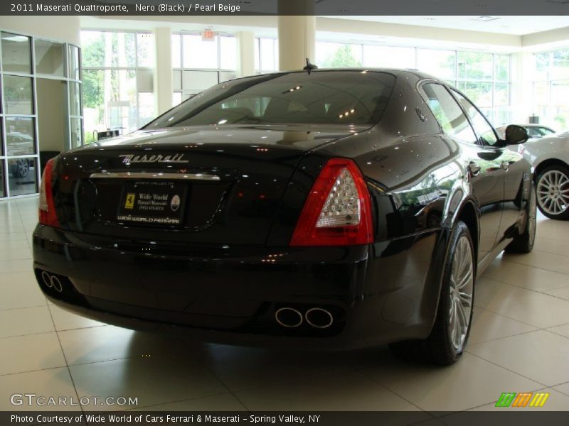 Nero (Black) / Pearl Beige 2011 Maserati Quattroporte