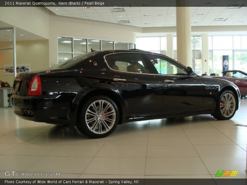 Nero (Black) / Pearl Beige 2011 Maserati Quattroporte