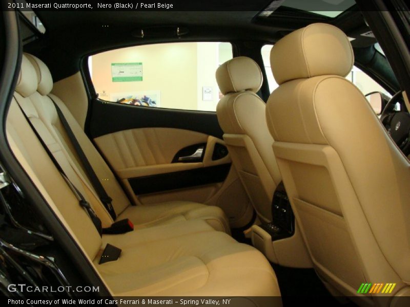 Nero (Black) / Pearl Beige 2011 Maserati Quattroporte