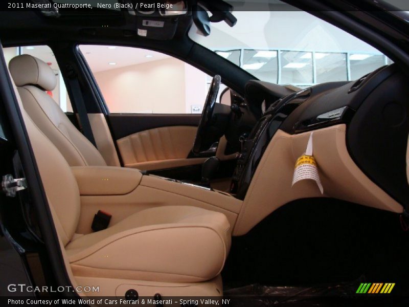 Nero (Black) / Pearl Beige 2011 Maserati Quattroporte