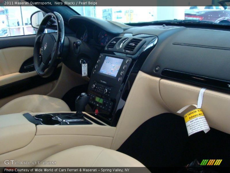 Nero (Black) / Pearl Beige 2011 Maserati Quattroporte