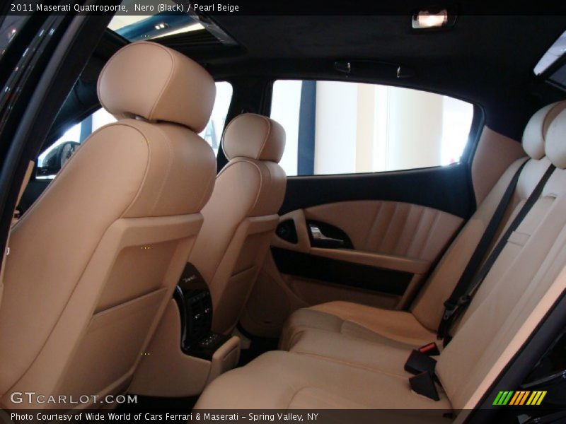 Nero (Black) / Pearl Beige 2011 Maserati Quattroporte