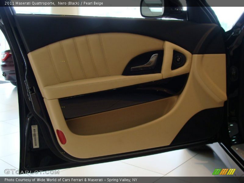 Nero (Black) / Pearl Beige 2011 Maserati Quattroporte