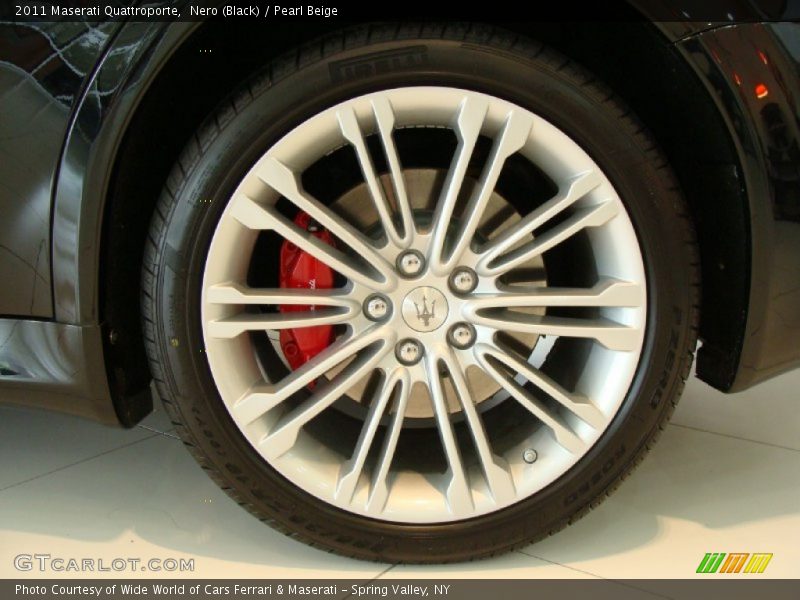 Nero (Black) / Pearl Beige 2011 Maserati Quattroporte