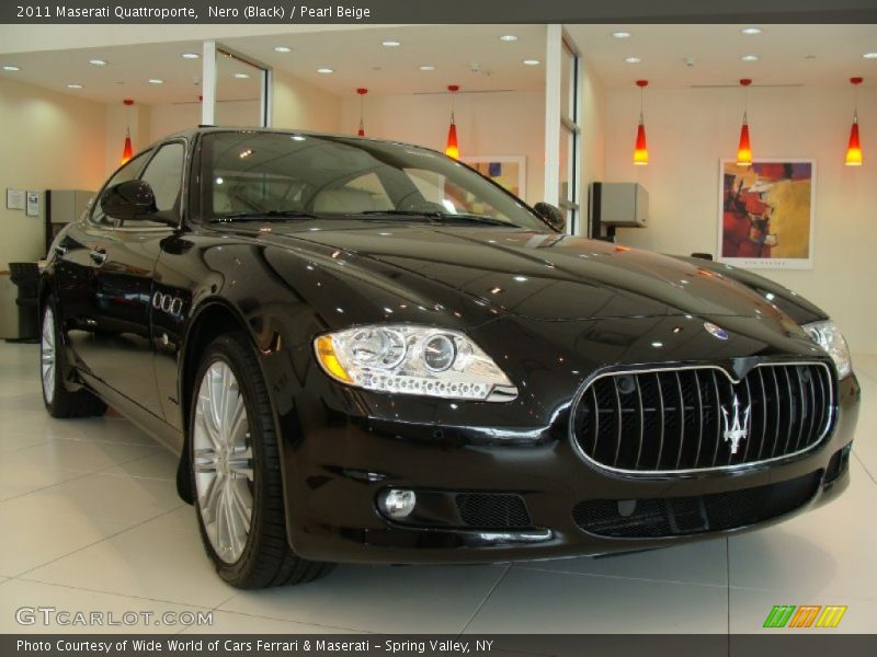 Nero (Black) / Pearl Beige 2011 Maserati Quattroporte