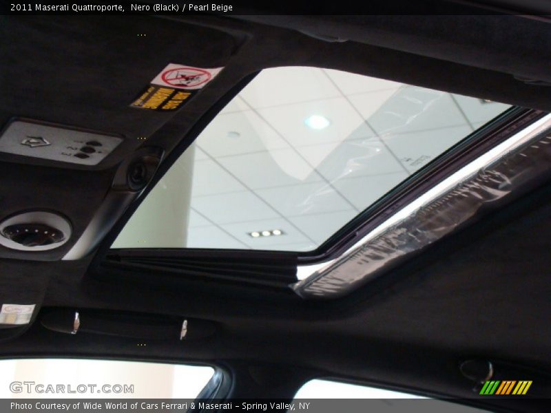 Nero (Black) / Pearl Beige 2011 Maserati Quattroporte