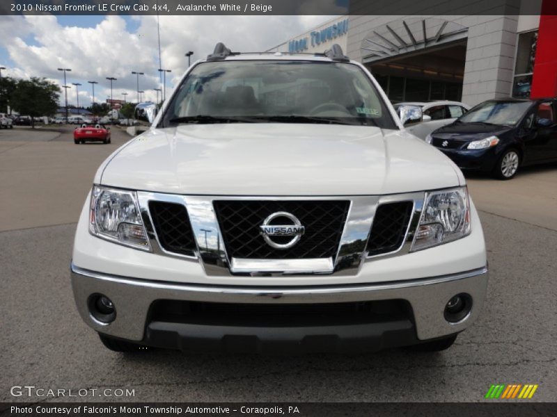 Avalanche White / Beige 2010 Nissan Frontier LE Crew Cab 4x4