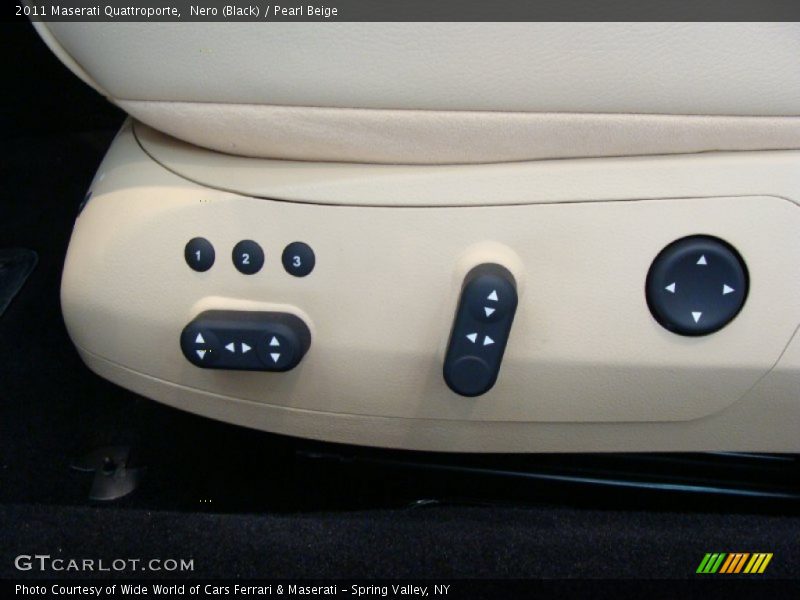 Nero (Black) / Pearl Beige 2011 Maserati Quattroporte