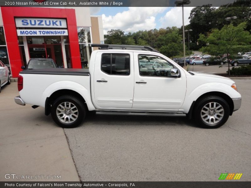 Avalanche White / Beige 2010 Nissan Frontier LE Crew Cab 4x4