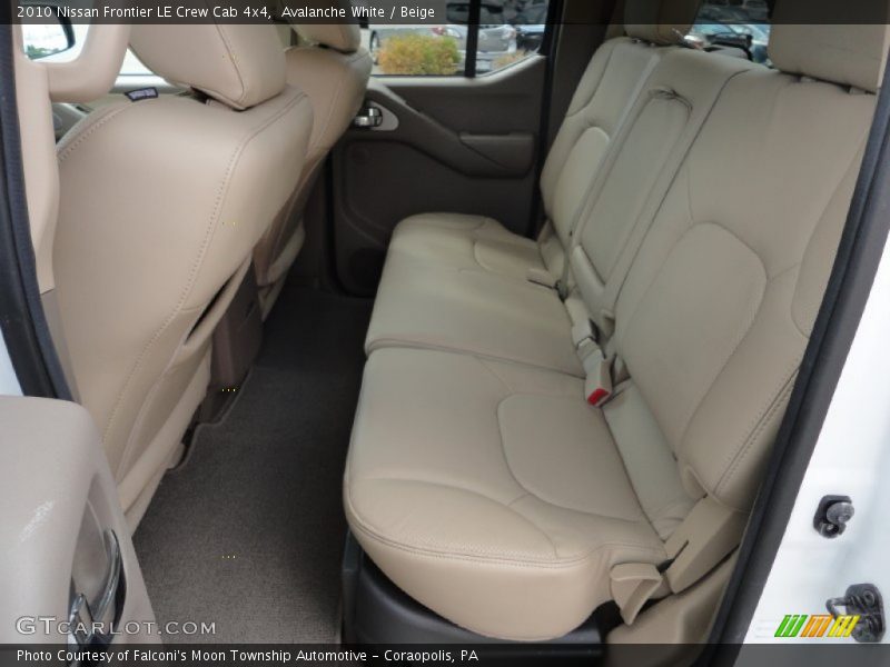 Avalanche White / Beige 2010 Nissan Frontier LE Crew Cab 4x4