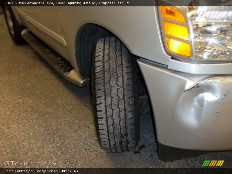 Silver Lightning Metallic / Graphite/Titanium 2004 Nissan Armada SE 4x4